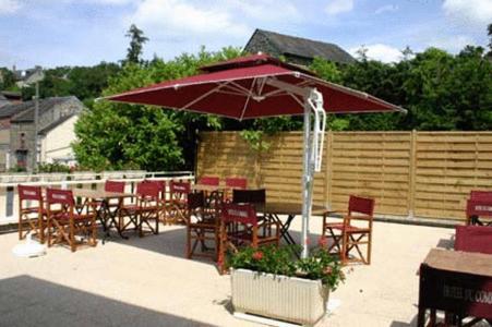 Logis Hotel Restaurant Du Commerce Pont-d'Ouilly Exterior photo