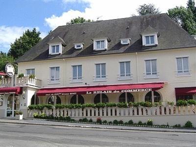 Logis Hotel Restaurant Du Commerce Pont-d'Ouilly Exterior photo